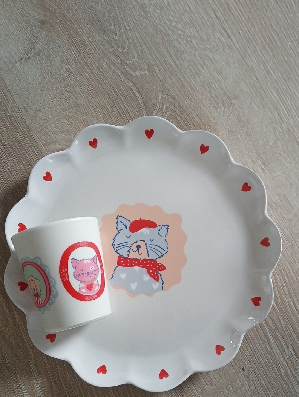 Cute Cat Heart Scalloped Plate and Cup Set - White with Red and Pink Accents